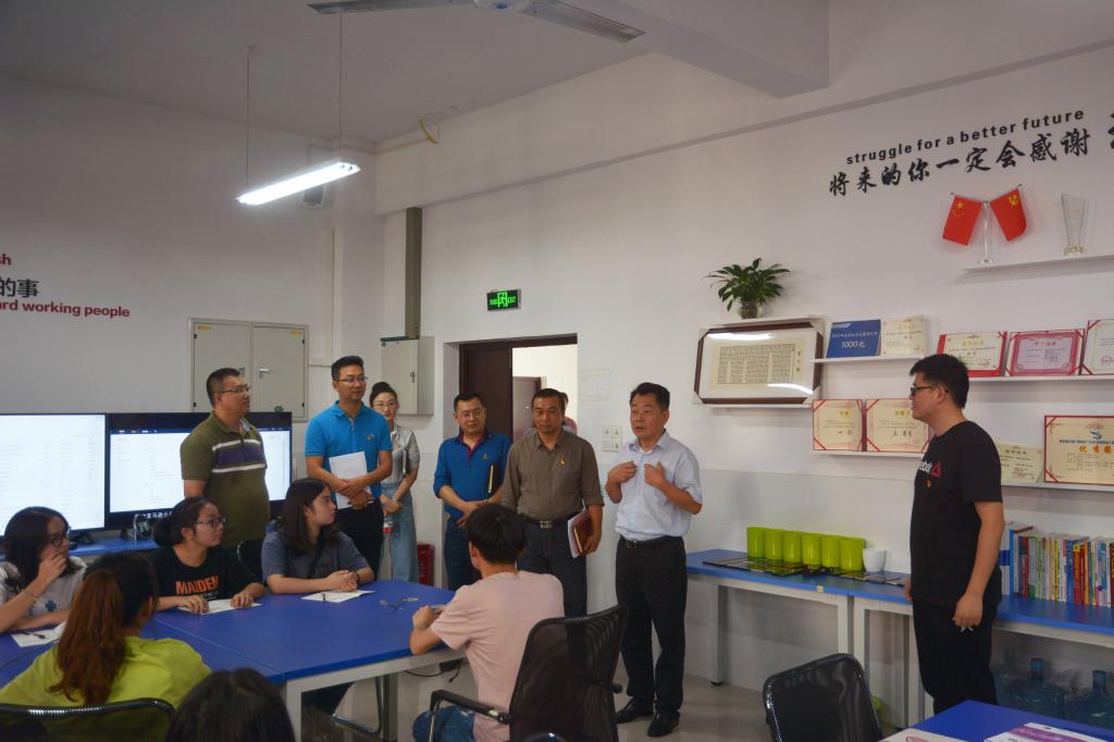 与云计算与大数据系学生交流现场
