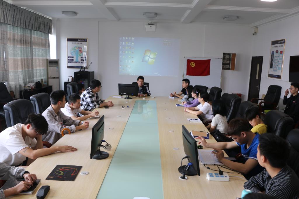 学生座谈会现场